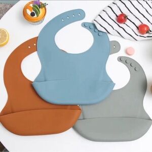 NEW 3 WATERPROOF SILICONE BIBS